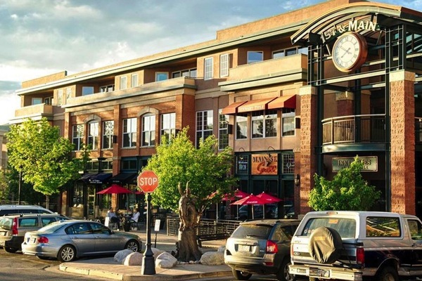 Front of building. Dining and shopping out the front door.