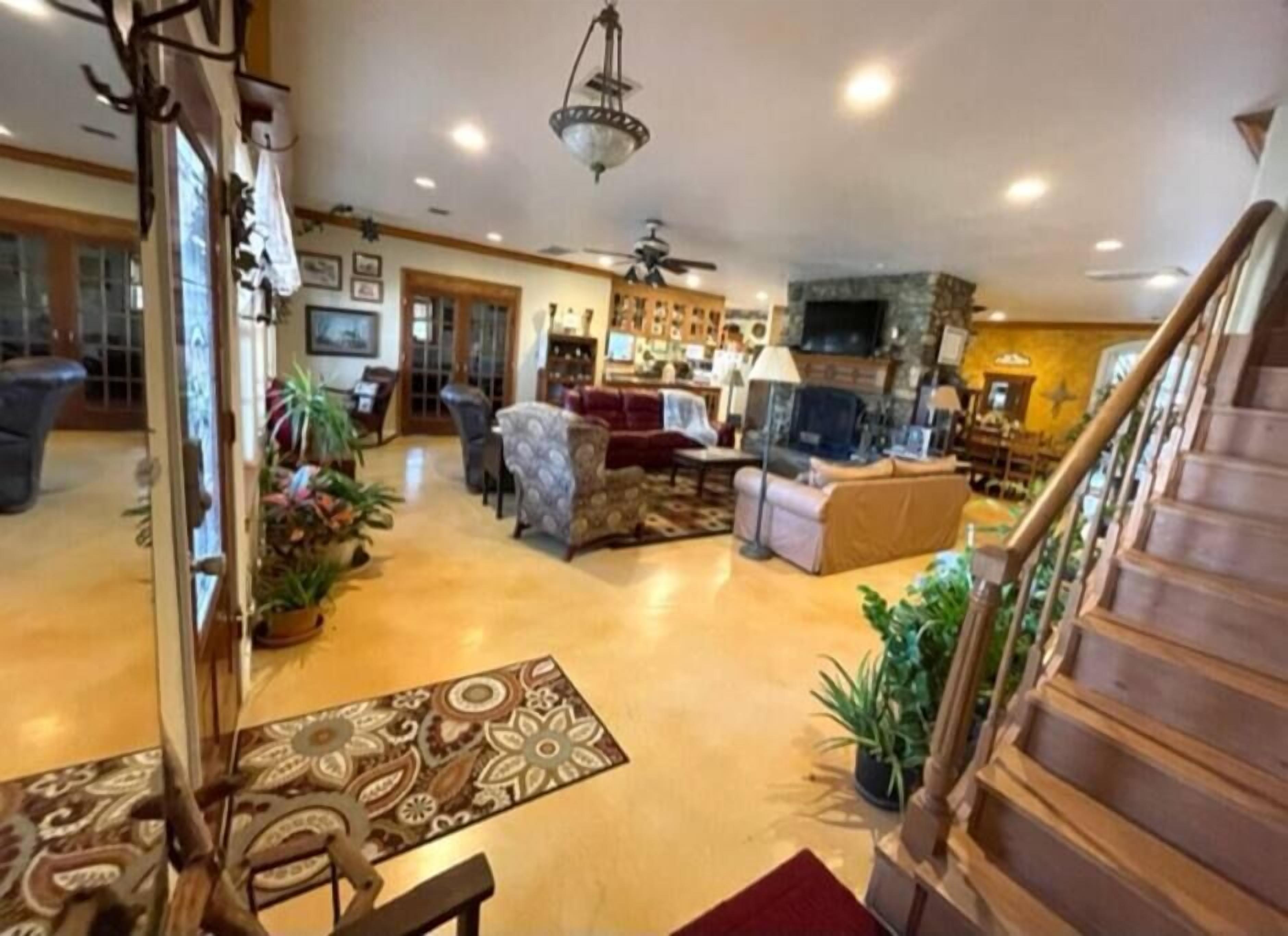 Televisie en een open haard