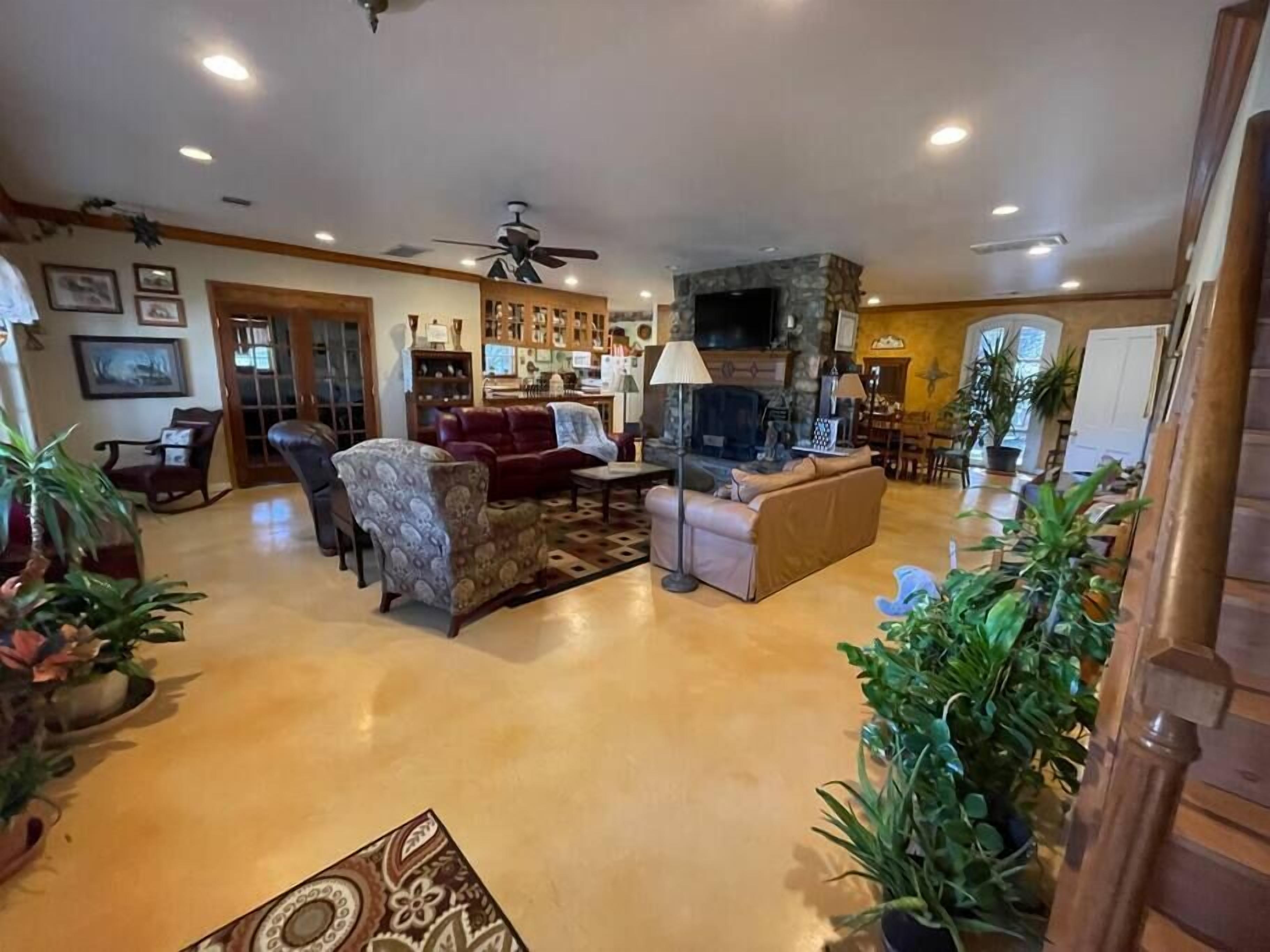 Televisie en een open haard