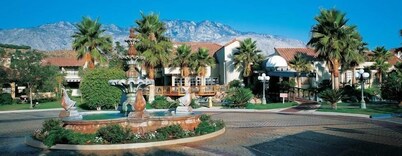 "Oasis Mtn View"Condo
2 Primary Suites,2.5 Bath, Tennis,Pickleball,8 Pools/Spas
