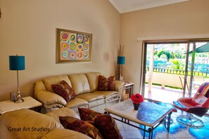 Smart TV, reproductor de DVD, libros y videoteca