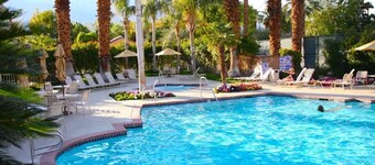 "Oasis Mtn View"Condo
2 Primary Suites,2.5 Bath, Tennis,Pickleball,8 Pools/Spas
