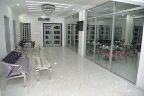 Lobby sitting area - Jess Hotel Kpalimé (Kpalimé)