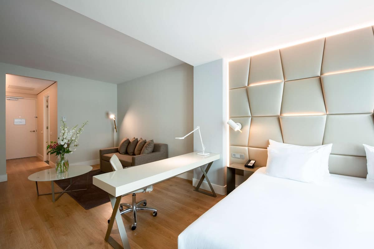 1 bedroom, premium bedding, minibar, in-room safe
