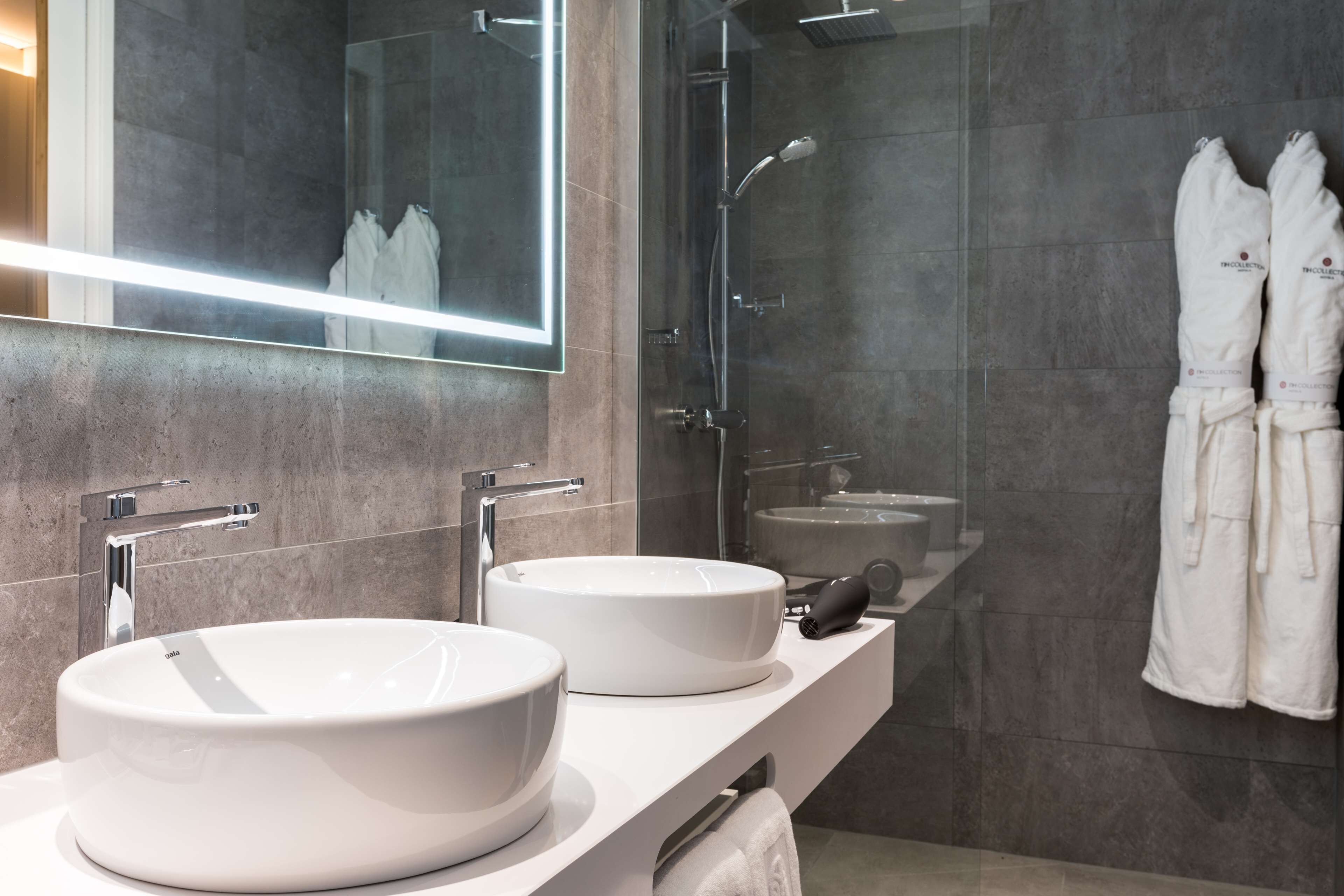 shower, rainfall showerhead, eco-friendly toiletries, hair dryer