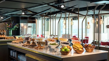 Desayuno buffet todos los días (con cargo)
