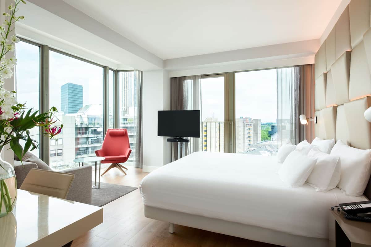 1 bedroom, premium bedding, minibar, in-room safe