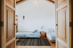 2 bedrooms, desk, iron/ironing board, free WiFi - modern Loft in historic Villa with beautiful gardens (Quito)