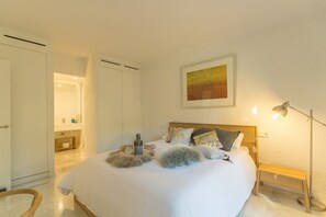 4 chambres, coffre-fort, fer et planche à repasser