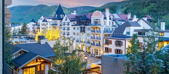 Landmark 117 - 1 Bedroom - Walk to Gondola, Pool, Hot Tubs, Free Parking