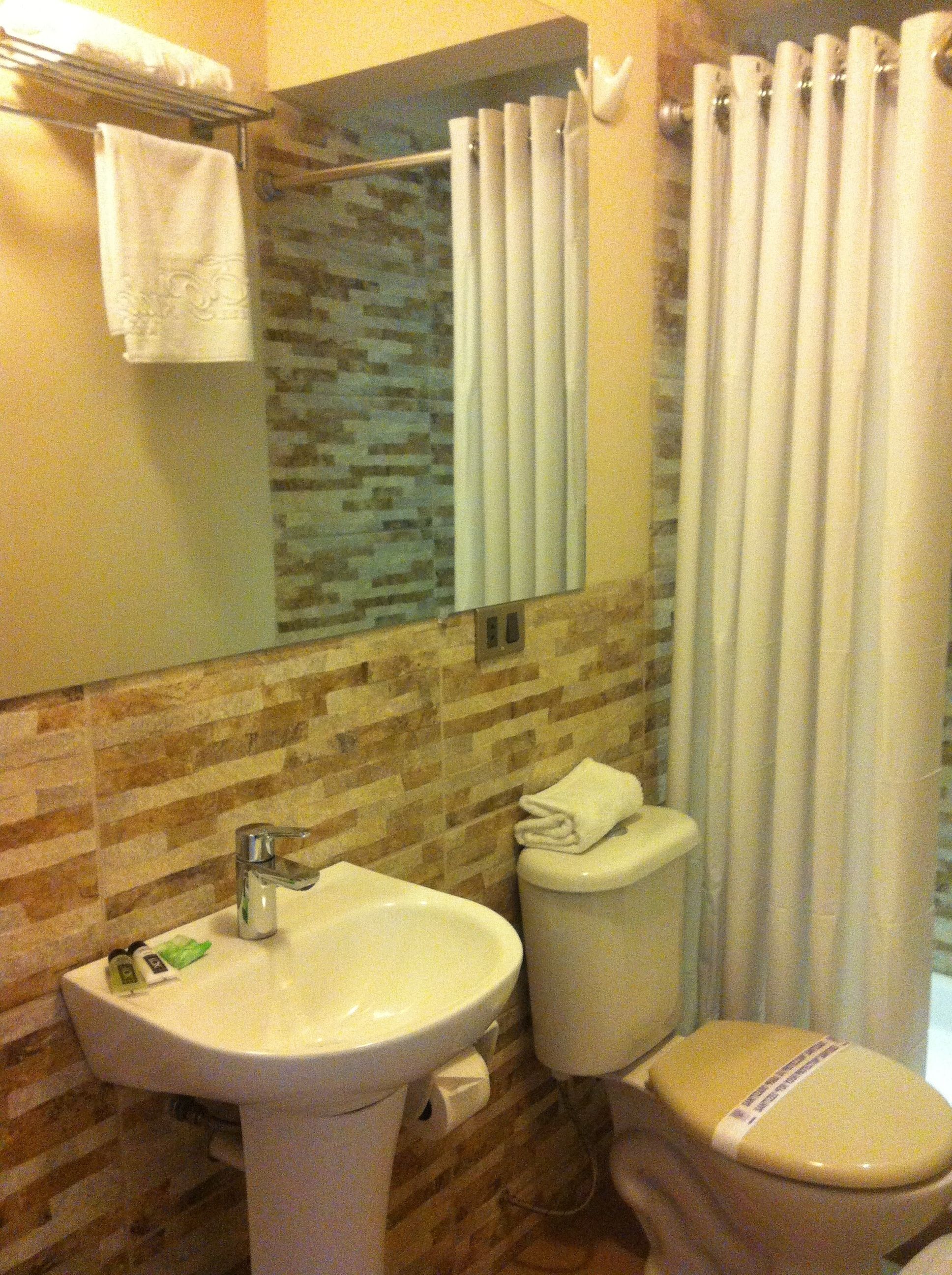 shower, rainfall showerhead, free toiletries, hair dryer