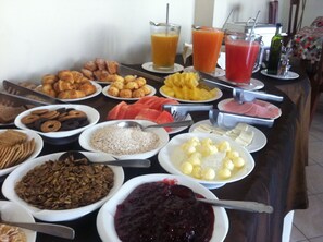 Free daily buffet breakfast - El Prado Hotel (Cochabamba)