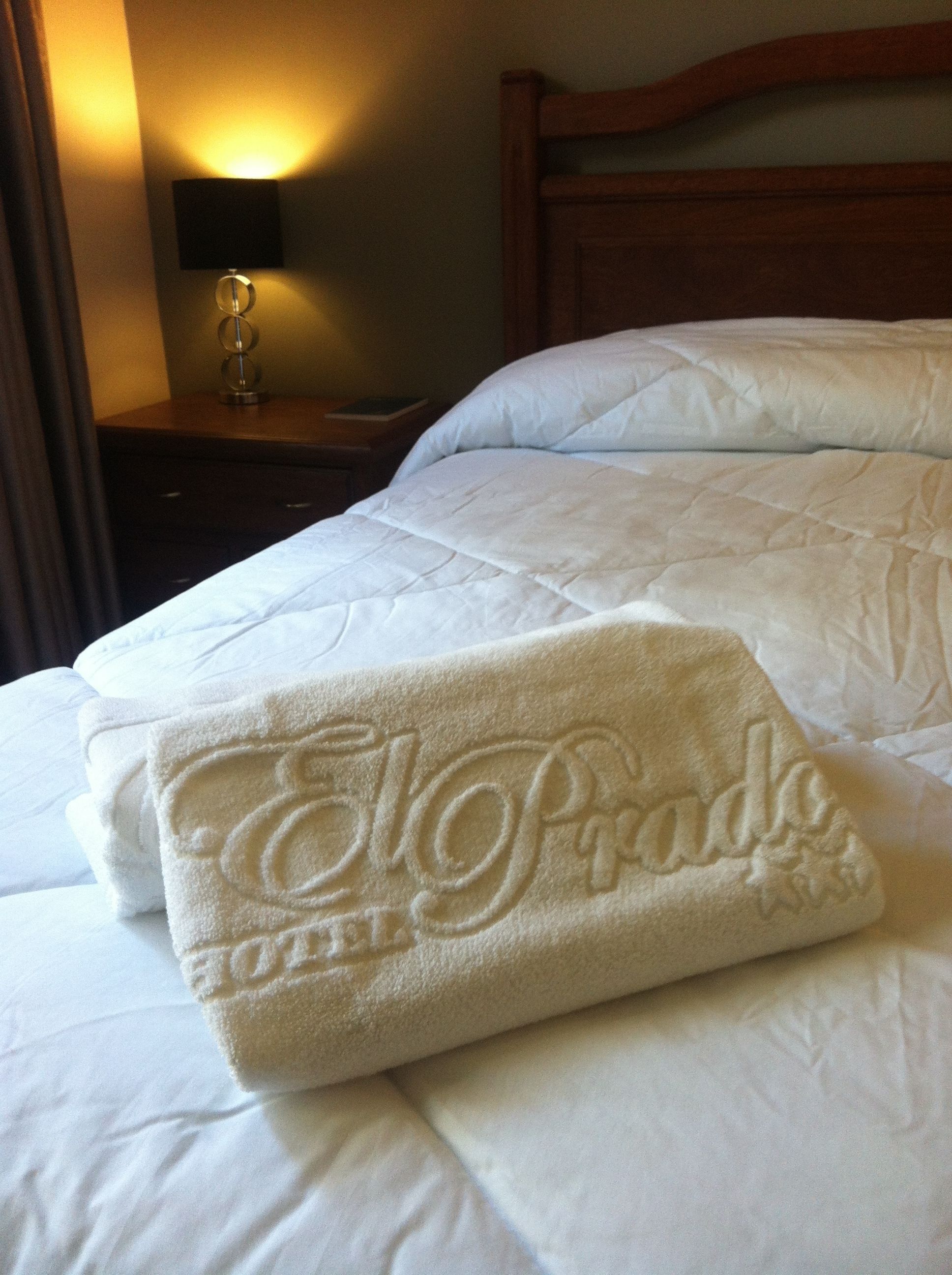 Business Suite | Premium bedding, down duvets, blackout curtains, free WiFi