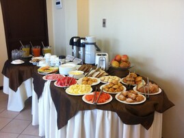 Free daily buffet breakfast