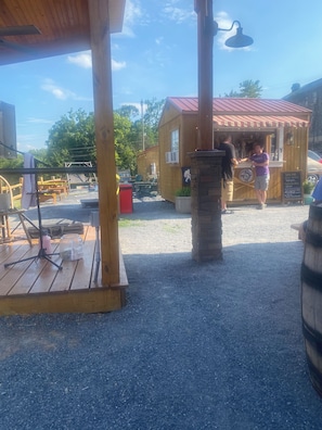 Property grounds - Escape to the Mountains Hot Tub, Fire Pit & Peaceful Cabin (Stanley)