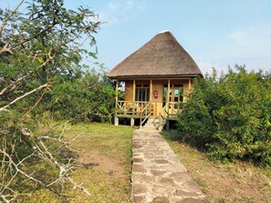 Basic Twin Room, Garden View (Double or Twin) | Bed sheets - Engiri Game Lodge and Campsite (Kasese)
