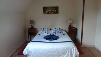 3 bedrooms, iron/ironing board, free WiFi, bed sheets