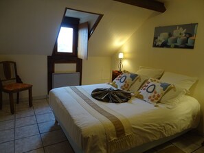 3 chambres, fer et planche à repasser, Wi-Fi gratuit, draps fournis