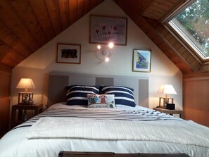 2 chambres, fer et planche à repasser, Wi-Fi gratuit, draps fournis