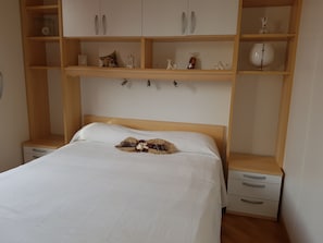 2 chambres, fer et planche à repasser, Wi-Fi gratuit, draps fournis
