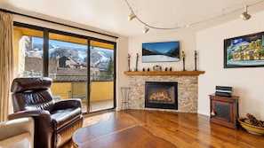 Fernseher, Kamin