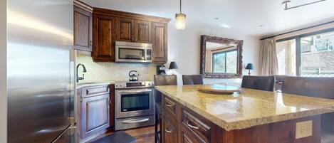 KĂŒhlschrank, Mikrowelle, Ofen, Herdplatte