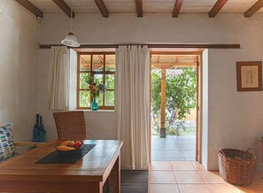 Dining - Suite Luna with a beautiful garden in Historical Quito (Quito)