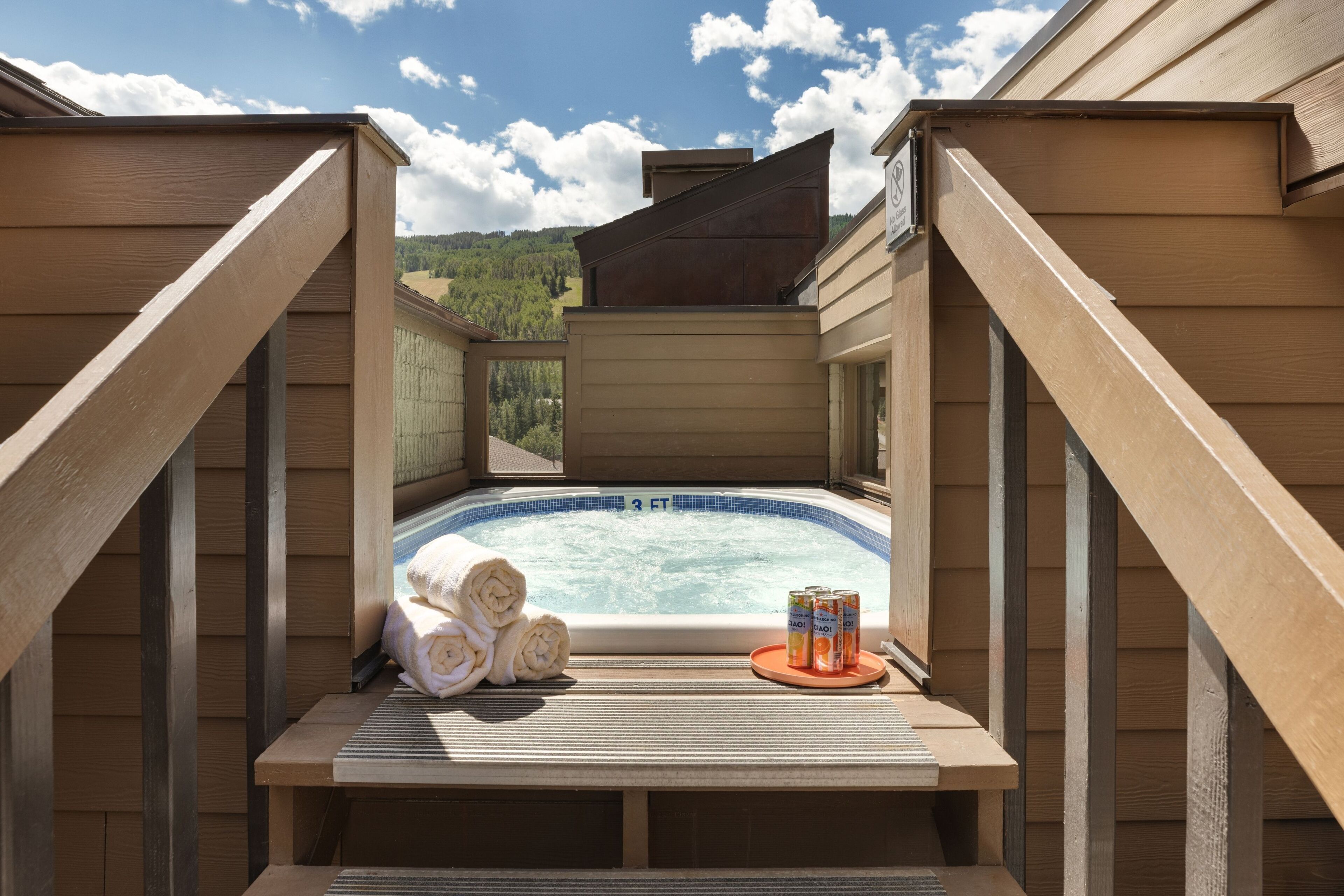 Outdoor spa tub