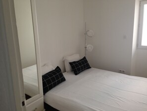 4 chambres, fer et planche à repasser, Wi-Fi, draps fournis