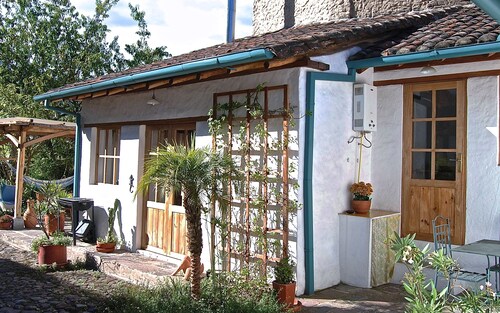 Romantic Cottage in a beautiful garden in  the Historic  Center of Quito