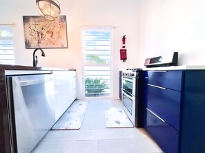 Kühlschrank, Ofen, Herdplatte, Geschirrspüler