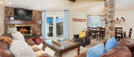 Télévision, cheminée