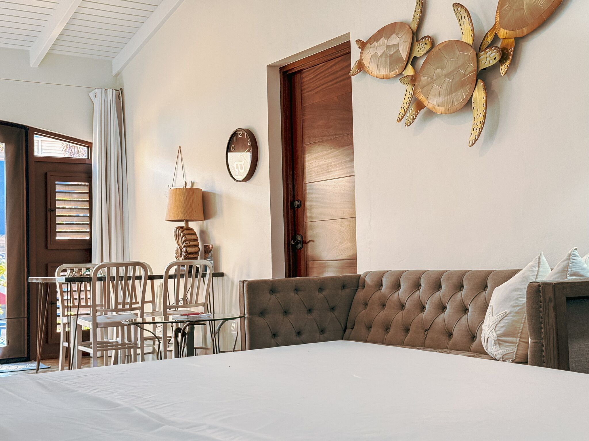 Free WiFi, bed sheets