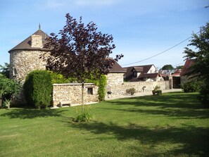 Exterior - Holiday home " la tour 2 étoiles "Normandie (Saint-Étienne-Sous-Bailleul)