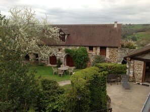 Outdoor dining - Vacation home Normandy "les voûtes 2 stars (Saint-Étienne-Sous-Bailleul)