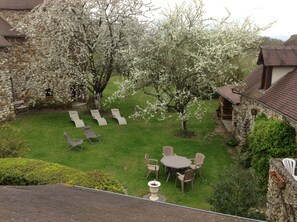 Outdoor dining - Vacation home Normandy "les voûtes 2 stars (Saint-Étienne-Sous-Bailleul)