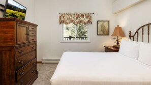 2 bedrooms, iron/ironing board, travel crib, free WiFi
