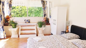 4 chambres, bureau, chambres insonorisées, fer et planche à repasser