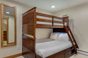 3 bedrooms, iron/ironing board, travel cot, free WiFi - Landmark 210 - 3 Bedroom Platinum (Vail)