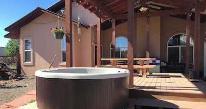 NICE!! 2250 SF  VIEWS & LOCATION  GAS FRPLCE PAC MAN  HOTTUB CORNHOLE HORSESHOES