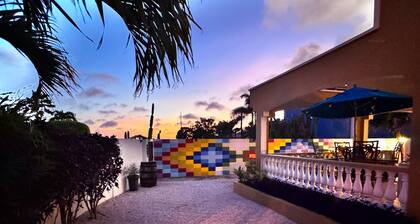 Kas di Amor: Ocean Views, Walk Downtown, Amazing House Reef, 2 Bedroom House