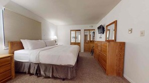 3 slaapkamers, een strijkplank/strijkijzer, reisbedje, gratis wifi