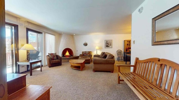 Télévision, cheminée