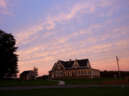 Large Century Home with Vineyard. Very private with a grand ocean view. 