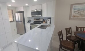 Fridge, microwave, oven, stovetop - Family friendly Sunsets Just Steps From Your Condo Lic. R250212 (Fort Myers Beach)