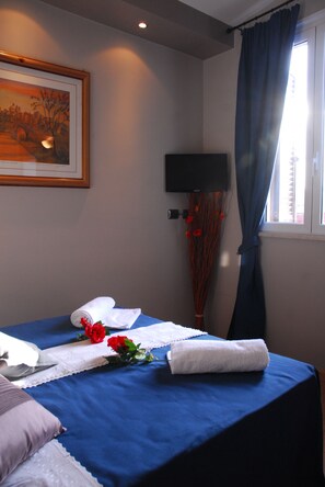 1 chambre, coffres-forts dans les chambres, fer et planche Ă repasser