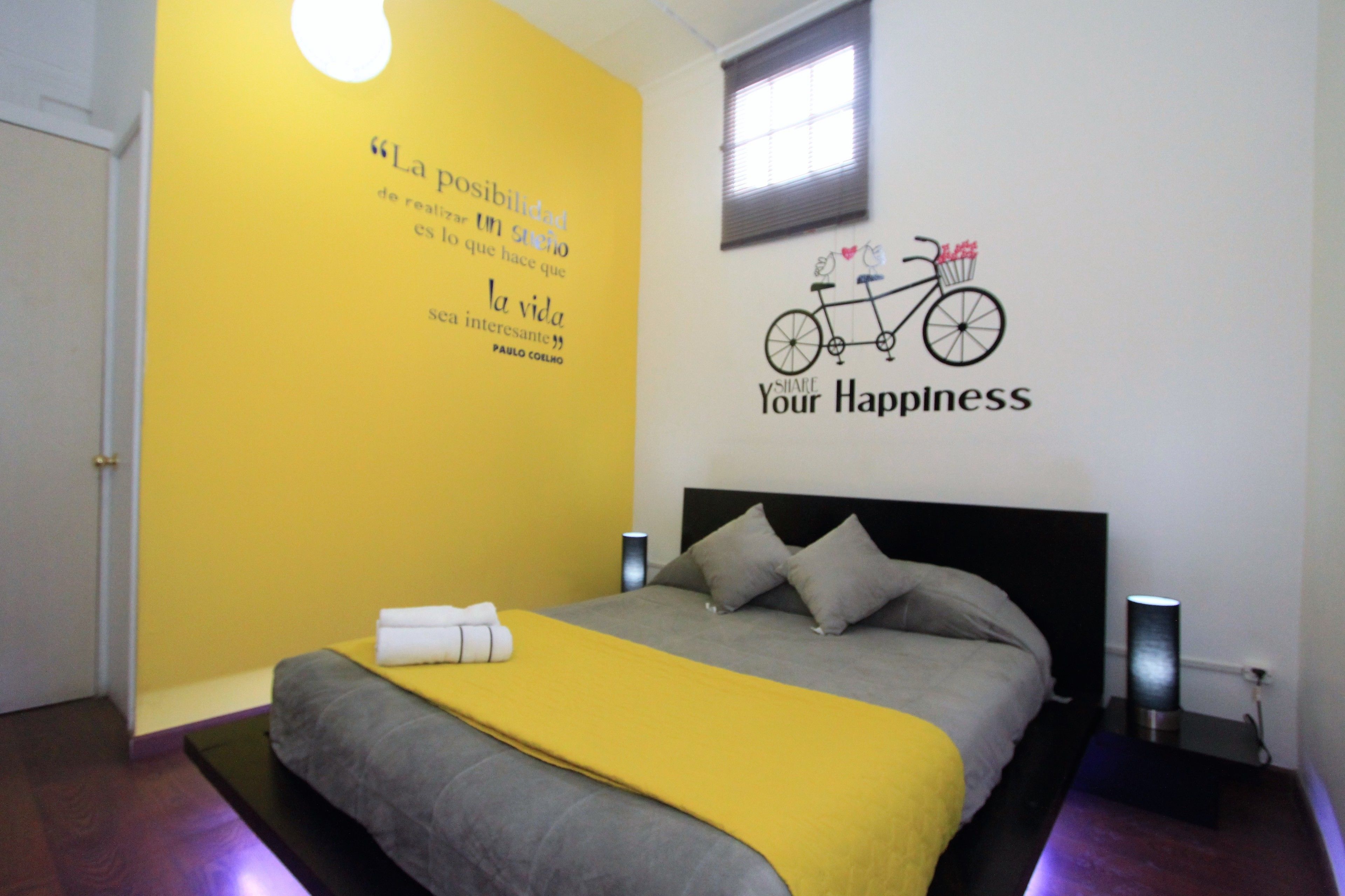 Double plus a single with Private Bathroom(HAB1) | Tabla de planchar con plancha y wifi gratis
