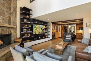 TV, fireplace - Landmark 207 - 3 Bedroom Platinum (Vail)