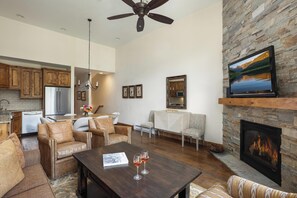TV, fireplace