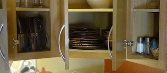 Studio Apt in Tempe. Students/Traveling nurses. Sleeps 2.